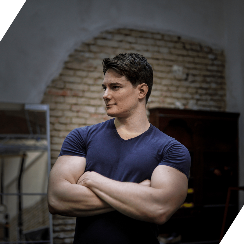Denis — Co-Founder · Coaching lead